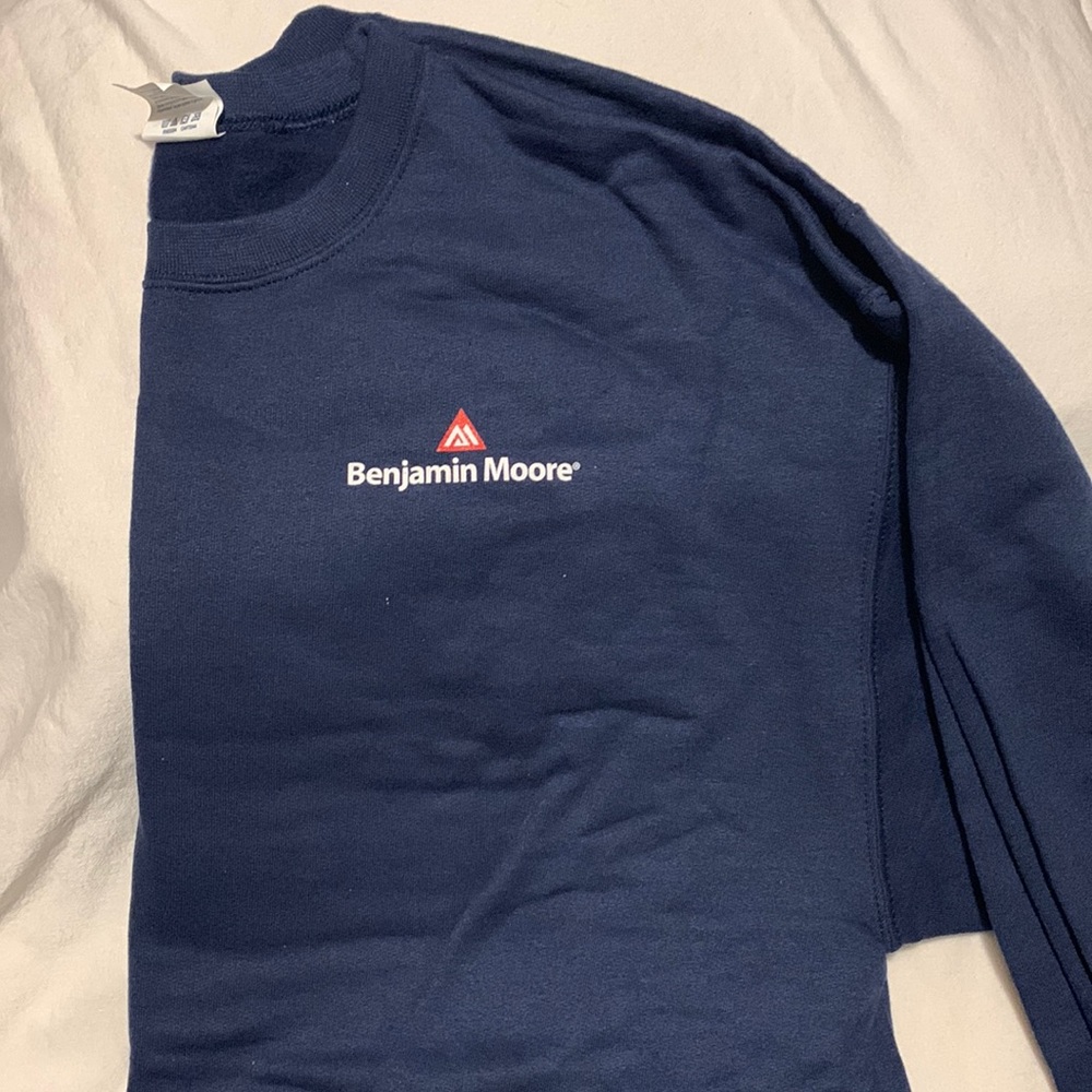 Adult size XL CLIQUE BENJAMIN MOORE pull over sweat shirt